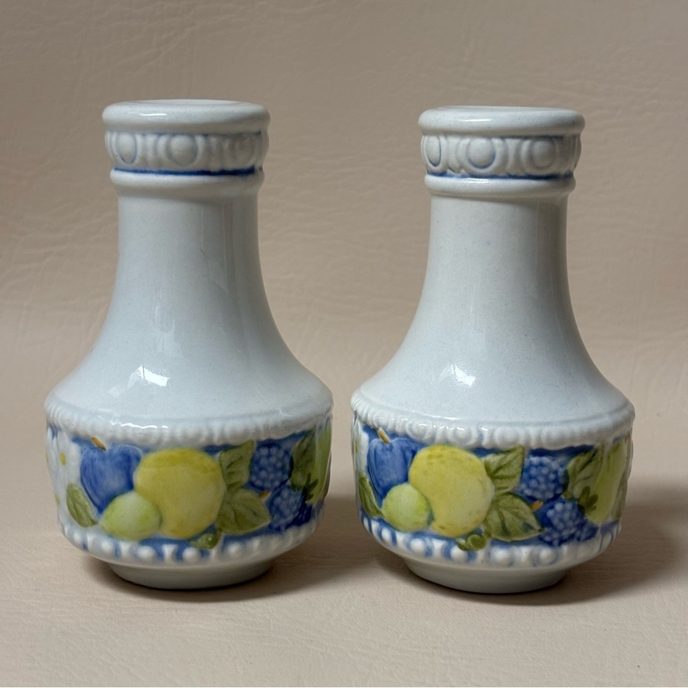 Set Vintage Hand Painted Vernon Florence by Metlox Salt & Pepper Shakers